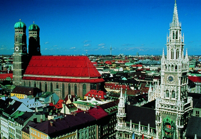 M¸nchens Innenstadt: Frauenkirche und Neues Rathaus
